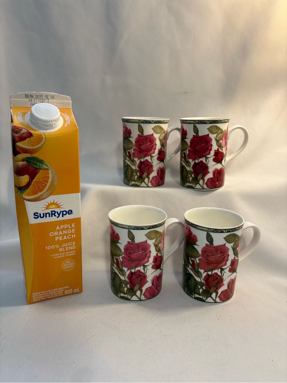 4-bone China roses mugs